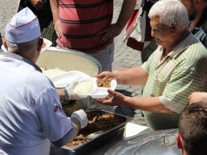 Edirne Vakıflar Bölge Müdürlüğü’nden Etli Pilav Ve Ayran İkramı