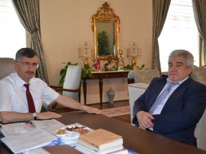 İl Seçim Kurulu Başkanı Ramazan Uçak Vali Bektaş’ı Ziyaret Etti