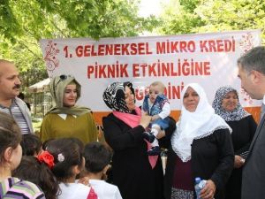 Mikro Kredi Alan Kadınların Piknik Keyfi