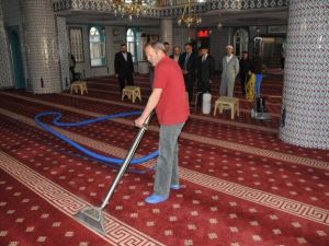 İnegöl’de Camiler Ramazan Ayına Hazırlanıyor