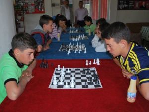 Öğrenciler Arası Satranç Turnuvası Yapıldı