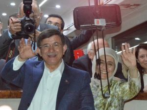 Başbakan Davutoğlu’ndan Akraba Ziyareti