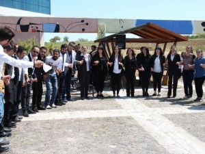 Rektör Ve Öğrenciler 400 Fidanı Toprakla Buluşturdu