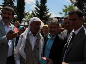 AK Partili Nebati, Kandil Simidi Dağıttı