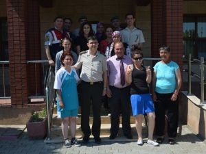 Komutanlardan, Rehabilitasyon Merkezine Ziyaret