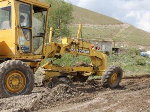 Tuşba Belediyesi’nin Mahallelere Parke Taşı Çalışması
