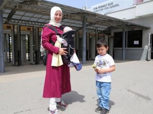 Otomobil Fabrikalarında Eylem Ailece Sürüyor...