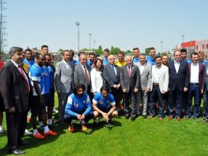 Bakan Avcı Stadyum İnşaatını Ve Eskişehirspor Tesislerini Ziyaret Etti