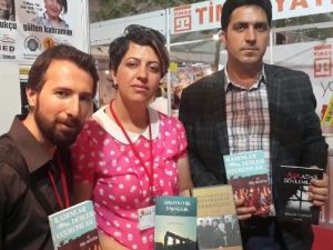 Pedaog Yazar Filiz Aküzüm Diyarbakır Fuarında İmza Günü Düzenledi