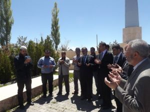 Saadet Partisi’nden Zeve Şehitliğine Ziyaret