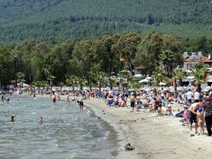 Akyaka Sahiline Yerli Turist Akını