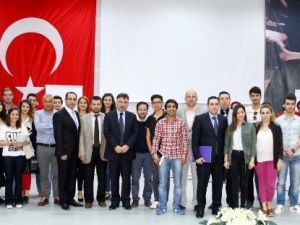 "Yakın Tarih Bilinci" Panelinde Darbeler Tartışıldı