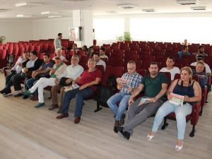 Başkan Gecikince Gazeteciler Toplantıyı Terk Etti