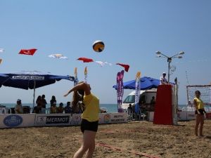 Mezitli’de ’Plaj Voleybolu’ Heyecanı