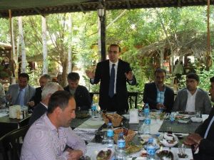 AK Parti Malatya Milletvekili Adayı Taha Özhan, 2002’yi İşaret Etti: