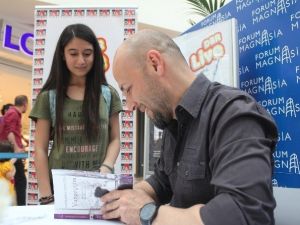 Yazar Tazeoğlu Manisalı Okurları İle Buluştu