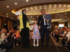 Başkan Taşçı Ve Ailesi Podyumda