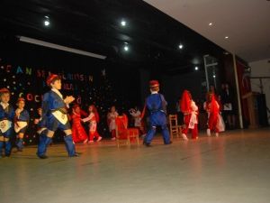 Miniklerden Doyumsuz Gösteri