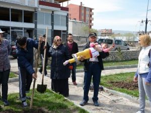 Ardahan Belediye Personelinin Fidan Dikim Çalışmaları Devam Ediyor
