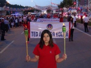 TED Batman Koleji, Batman’ın İl Oluşunun 25. Yılını Fener Alayıyla Kutladı