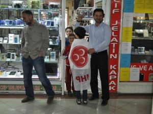 MHP Milletvekili Adayları Aydın Ve Kaya, Çiçeklerle Karşılandı