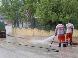 İzmit Sokakları Yıkanıyor