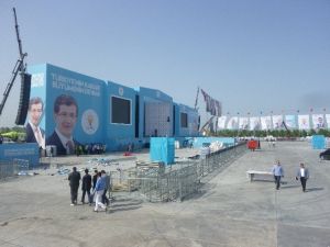 Başbakan Davutoğlu’nun Miting Yapacağı Maltepe’de Hazırlıklar Sürüyor