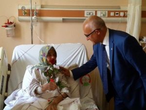 MHP Adayı Gönen’den Hemşire Ve Hastalara Ziyaret