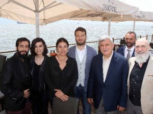 Başkan Karaosmanoğlu, Diriliş Ertuğrul Oyuncularını Ağırladı