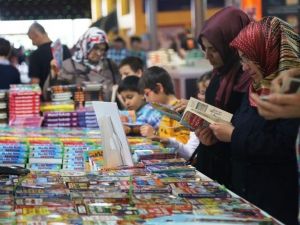 7. Kocaeli Kitap Fuarı’na İlk Günde 69 Bin 993 Ziyaretçi