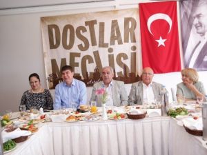 Türel, Dostlar Meclisi’nde