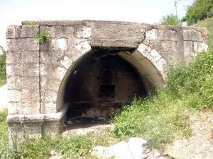 Tarihi Çeşme İlgi Bekliyor