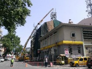 Dev Anten İskelesi Söküldü