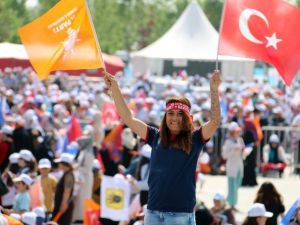 Ak Partililer Miting Alanına Gelmeye Başladı