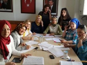 AK Kadınlar Seçmenin Evine Misafir Oluyor