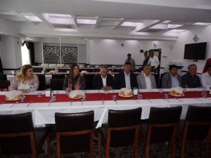 AK Partililer Yemekte Buluştu