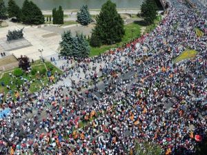 Makedonya’da Hükümet Protesto Edildi