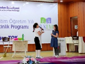 Minik Yüreklerden Büyük Şov