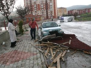 Yozgat’ta Şiddetli Rüzgar Çatıları Uçurdu