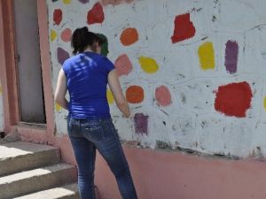 Öğretmenler Okul Boyuyor