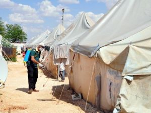 Çadır Kent Zararlı Böceklere Karşı İlaçlanıyor