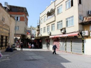 Vatandaşlardan Esnafların İş Yerlerini Geç Açmasına Tepki