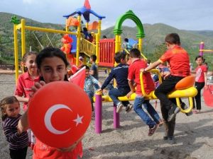 Köylü Çocukların Park Sevinci