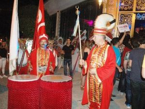 Yerli Ve Yabancı Turistlere Mehter Marşı İle Karşılandı