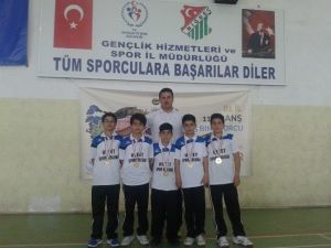 Mehmet Adil İkiz Ortaokulu Badmintonda Türkiye Grup Şampiyonu Oldu