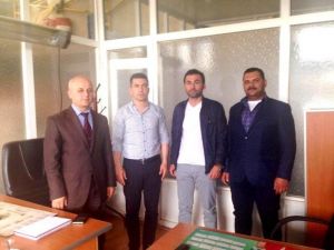 Mahalle Muhtarı Yeni Okul Yapımı İçin Kolları Sıvadı