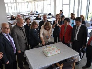 “Hemşire Şefkatle Bakım Yapan Kişidir”