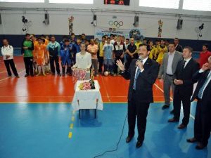 Salon Futbolu Final Maçında Kupayı Başkan AK Verdi