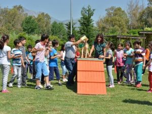 Öğrenciler, Sokak Hayvanları Bakımevini Gezdi