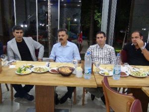 Turnuvada Şampiyon Olan Üretim Müdürlüğü Çalışanlarına Yemek